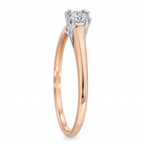 Gold ring with diamond