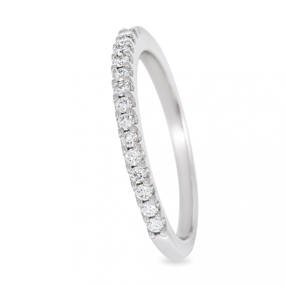 Gold ring with diamond