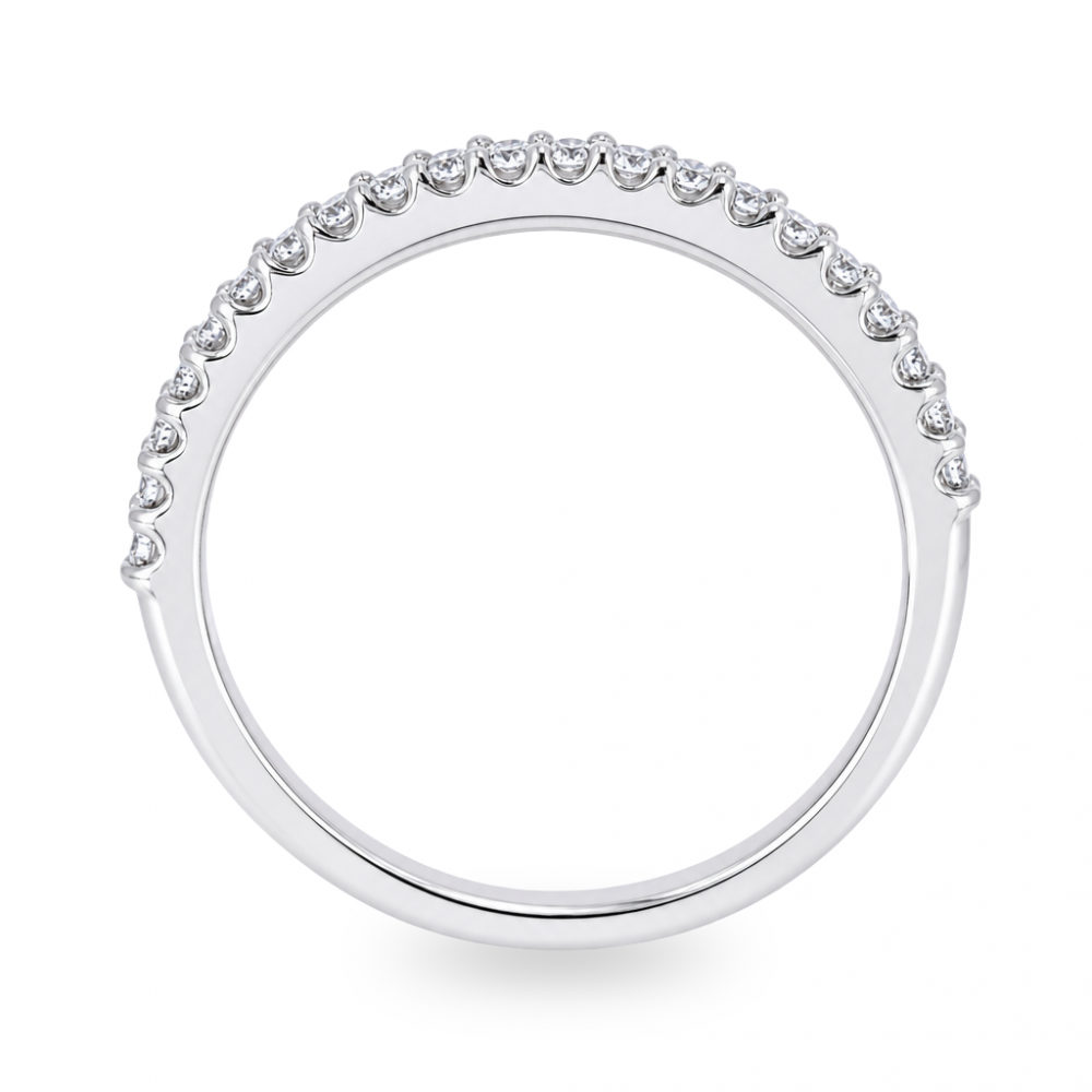 Gold ring with diamond