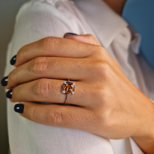 Golden ring with citrine