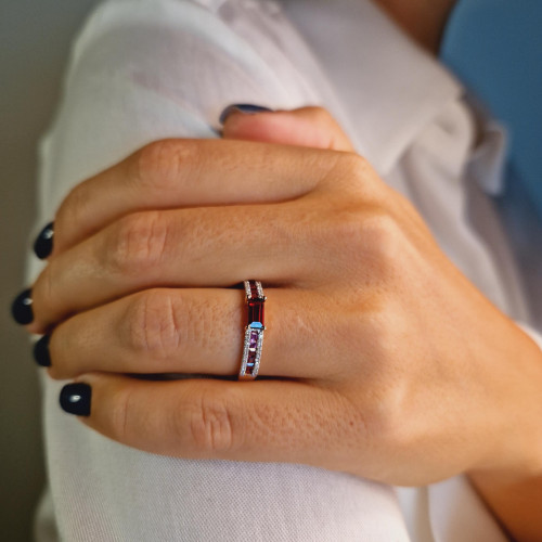 Золотое кольцо с гранатом