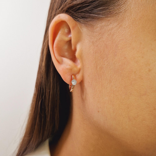 Gold earrings with diamonds