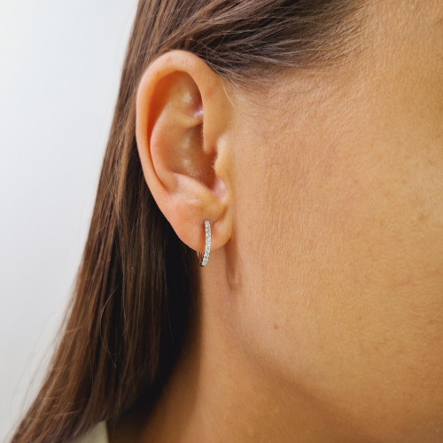 Gold earrings with diamonds