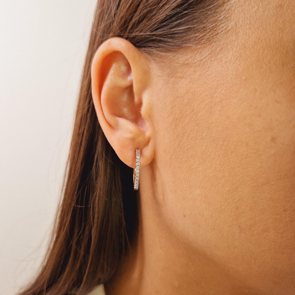 Gold earrings with diamonds