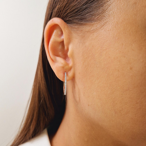 Gold earrings with diamonds