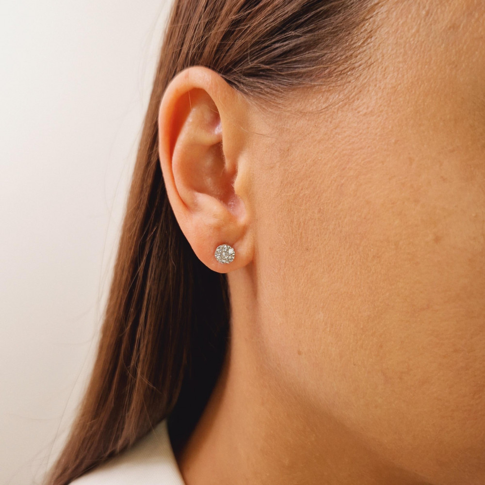 Gold earrings with diamonds