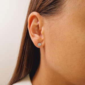Gold earrings with diamonds