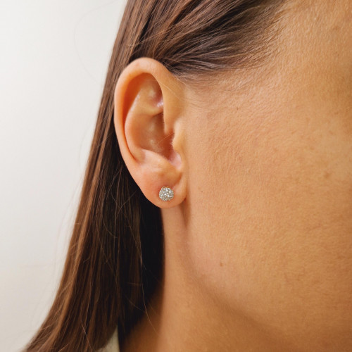 Gold earrings with diamonds