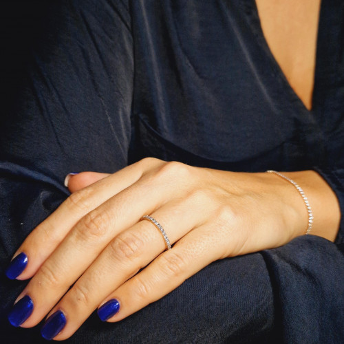 Золотое кольцо с драгоценными камнями