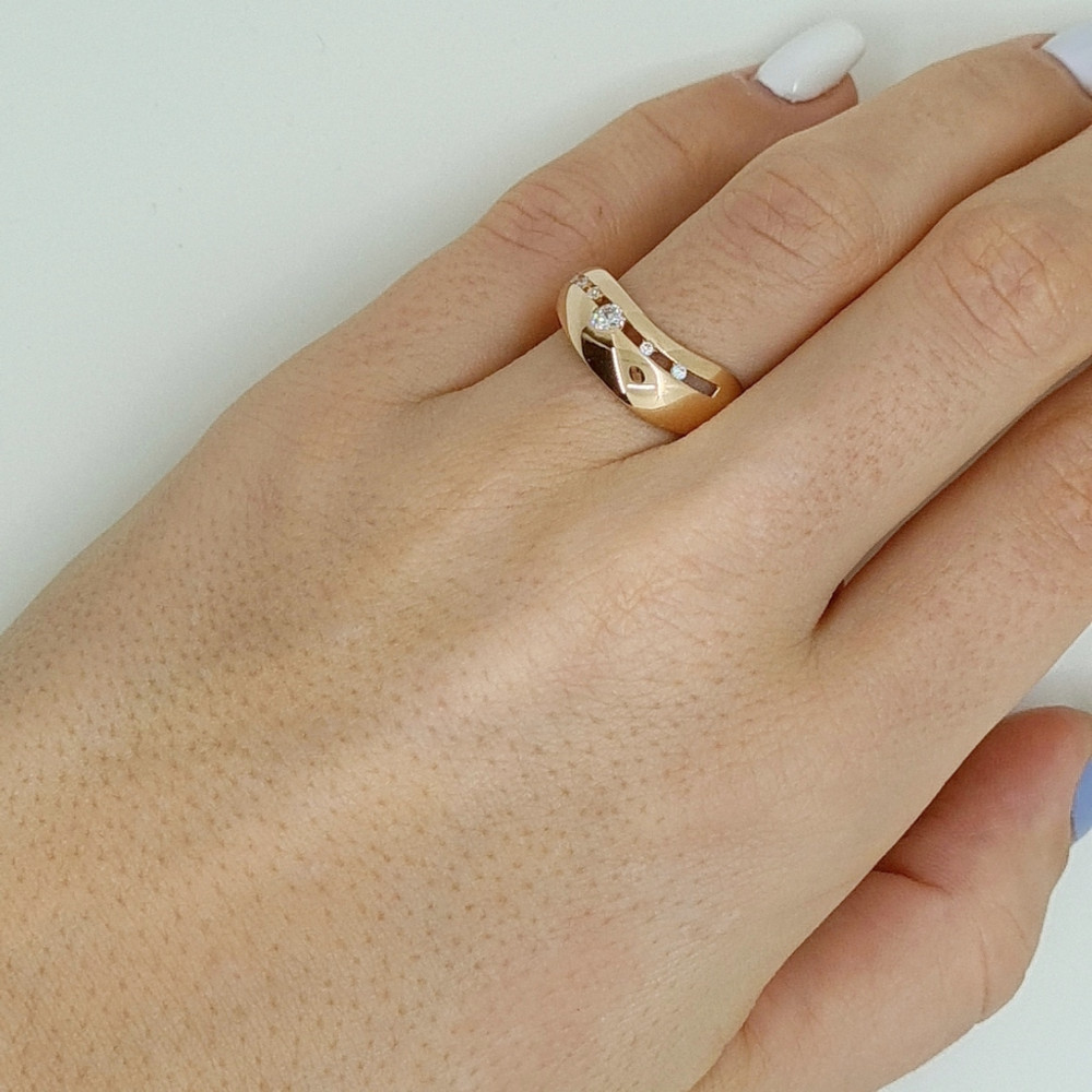 Golden ring with zircon