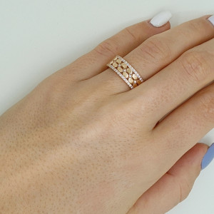 Golden ring with zircon