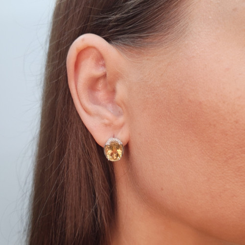 Golden earrings with citrine