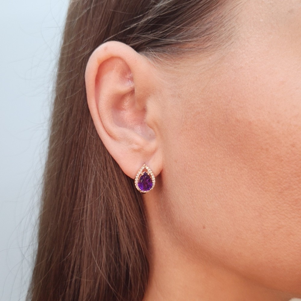 Gold earrings with amethyst