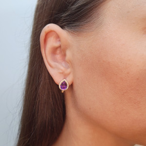 Gold earrings with amethyst