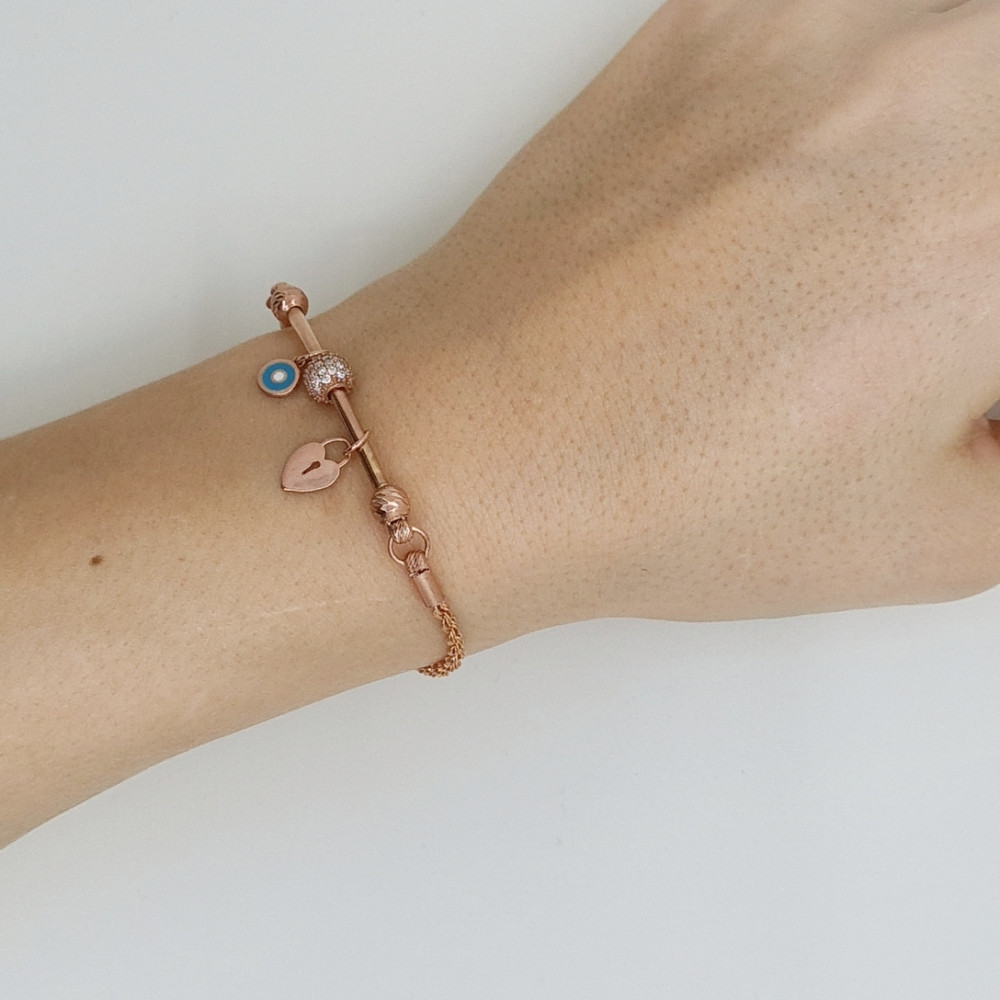Gold bracelet with zircon