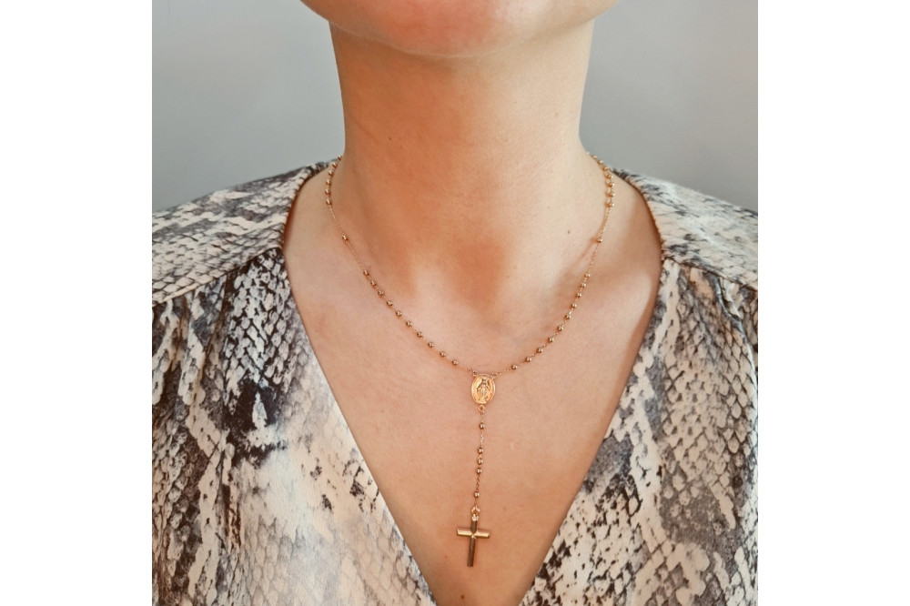 Golden chain with pendant