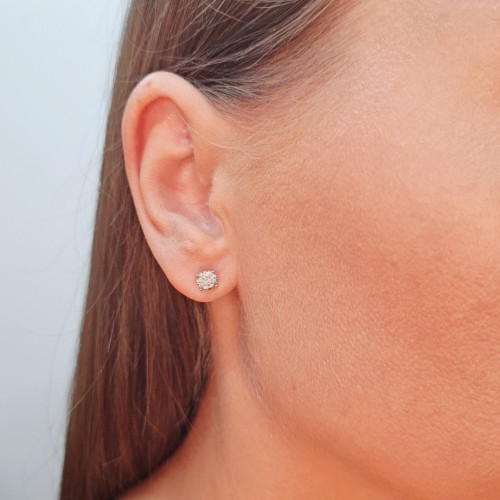 Gold earrings with diamonds