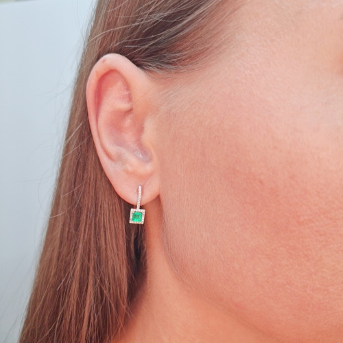 Gold earrings with emerald