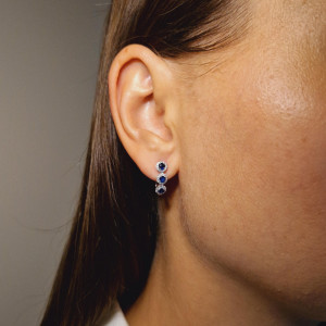 Gold earrings with sapphire