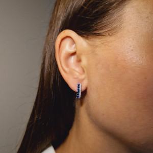 Gold earrings with sapphire