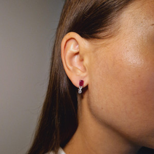 Gold earrings with a ruby