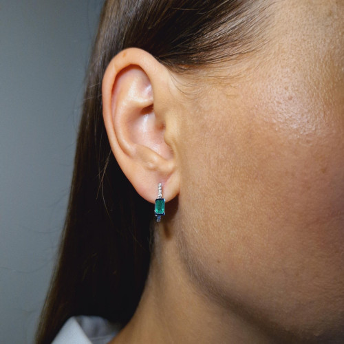 Gold earrings with emerald