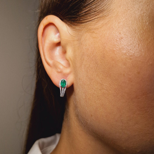 Gold earrings with emerald