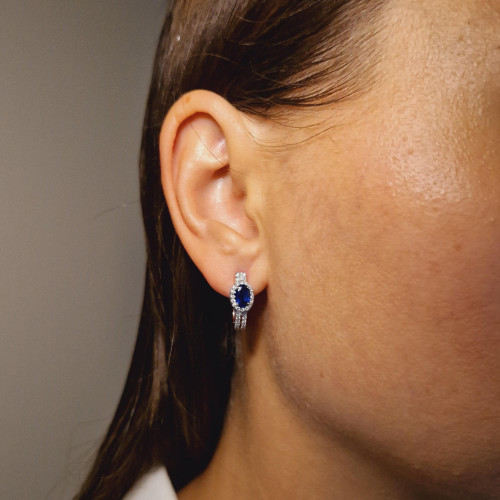 Gold earrings with sapphire