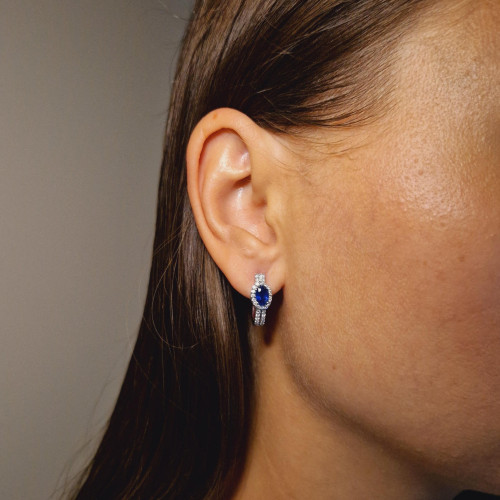 Gold earrings with sapphire