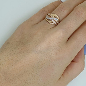 Golden ring with zircon