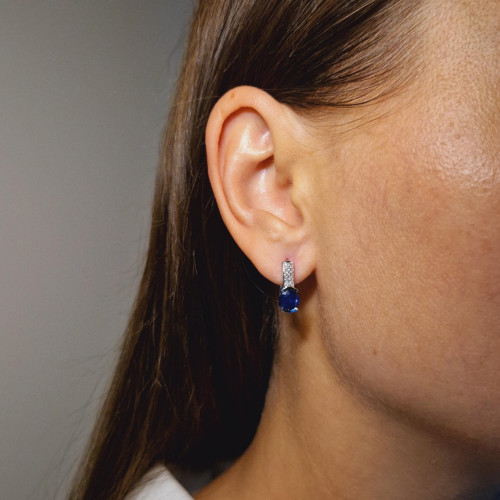 Gold earrings with sapphire