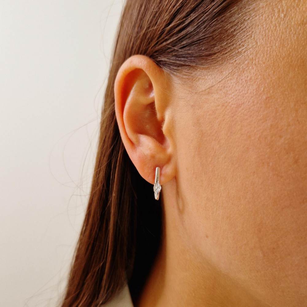 Gold earrings with diamonds