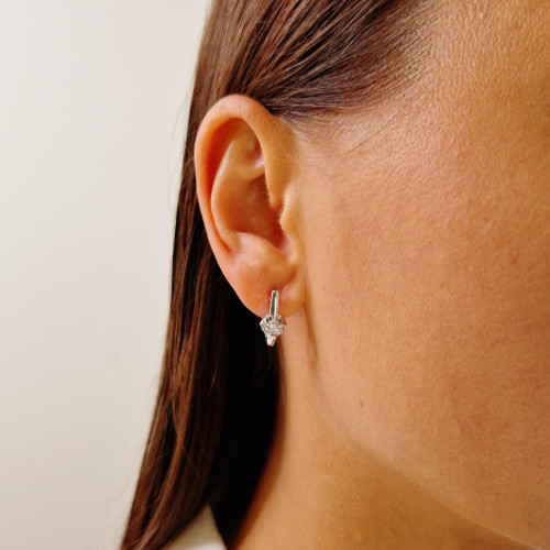 Gold earrings with diamonds