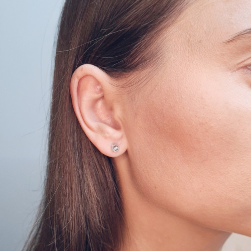 Gold earrings with diamonds