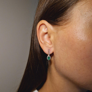 Gold earrings with emerald