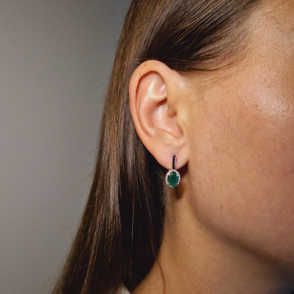 Gold earrings with emerald