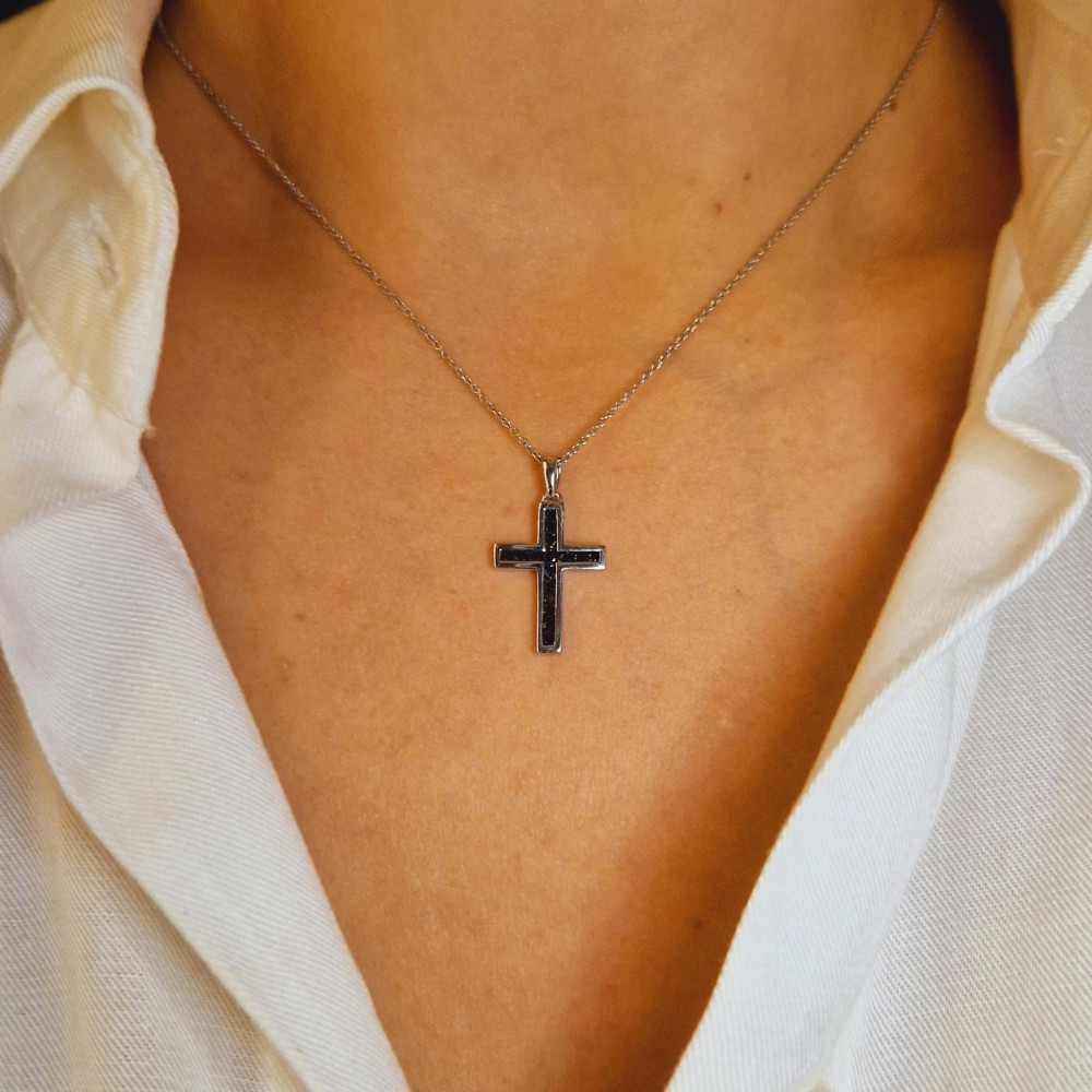 Золотой кулон с драгоценными камнями 