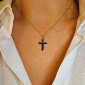 Золотой кулон с драгоценными камнями 