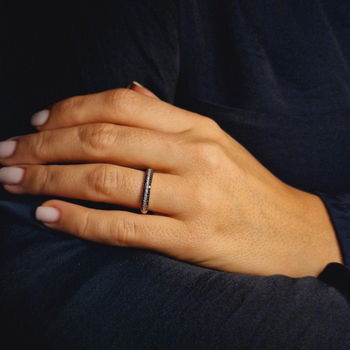 Gold ring with diamonds