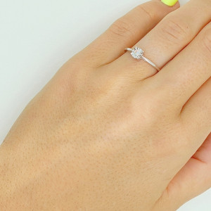 Gold ring with diamond