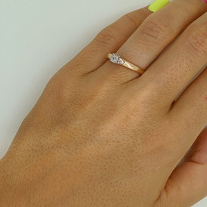 Gold ring with diamond