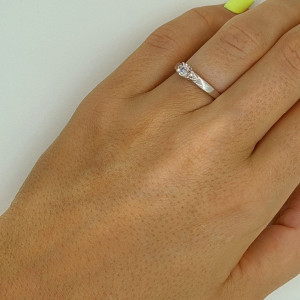 Gold ring with diamond