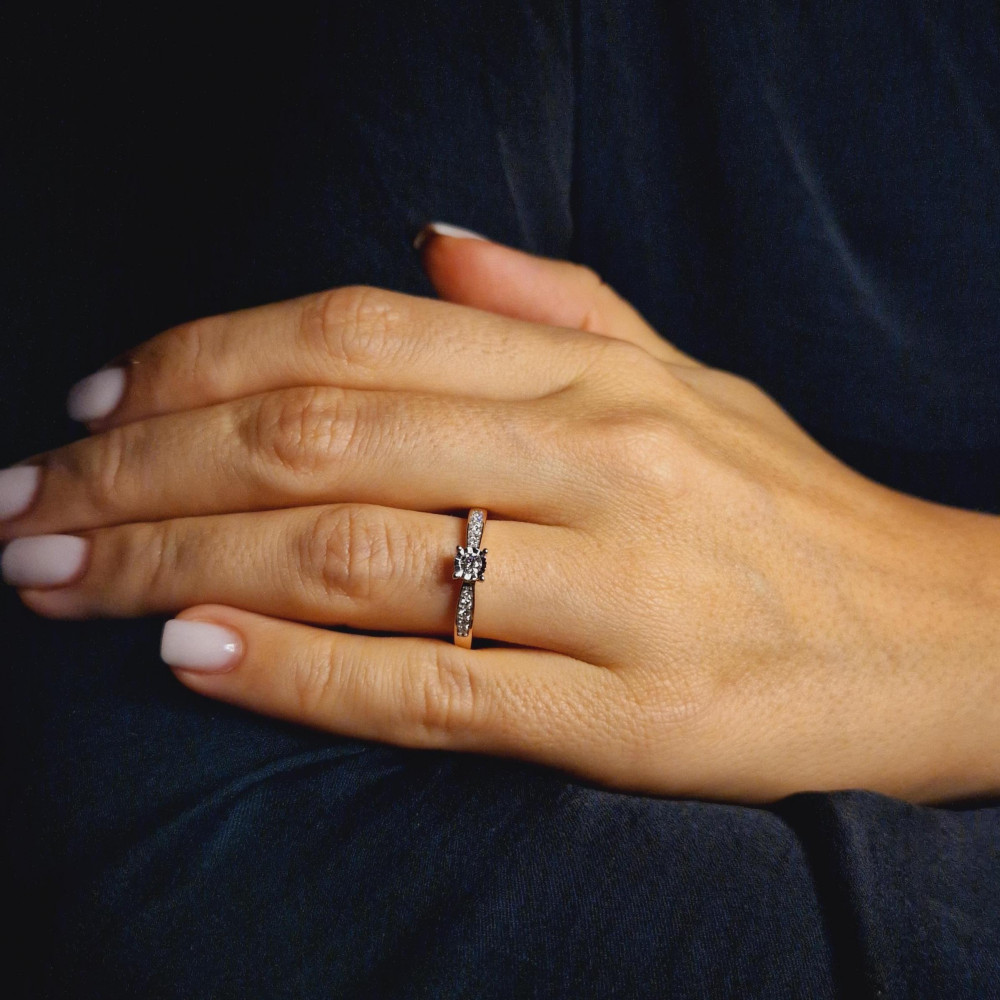 Gold ring with diamonds