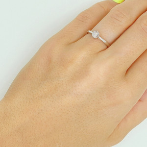 Gold ring with diamond