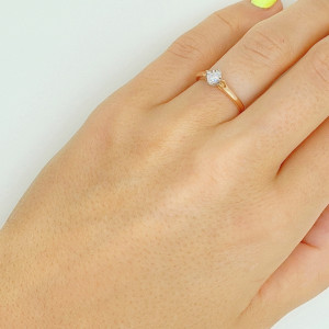 Kuldsõrmus briljandiga