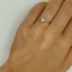 Gold ring with diamond