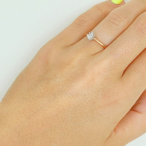 Gold ring with diamond