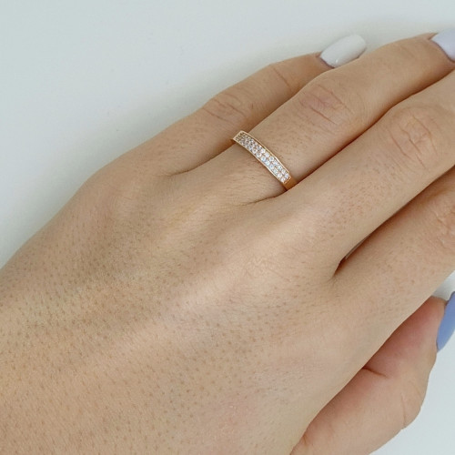 Kuldnesõrmus tsirkoonidega