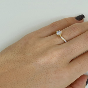 Auksinis žiedas su cirkoniu