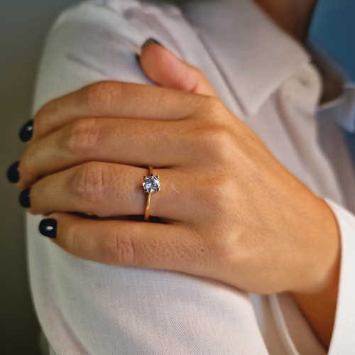 Golden ring with zircon